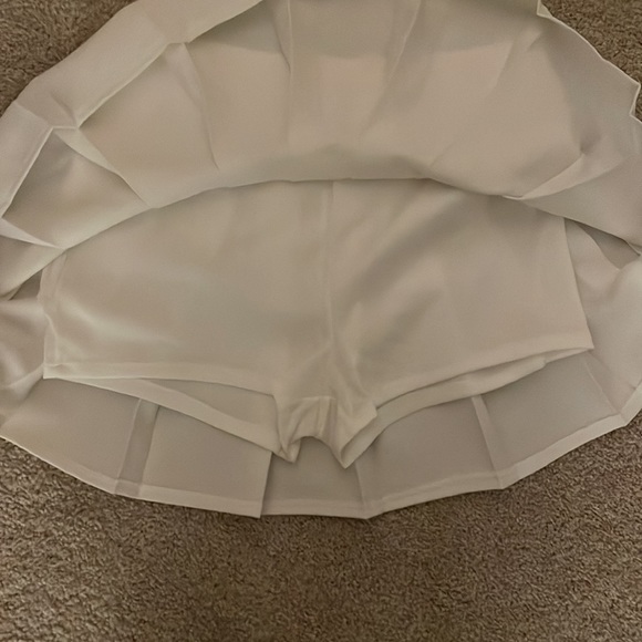 Like New White Pleated Tennis Skirt - Picture 2 of 3